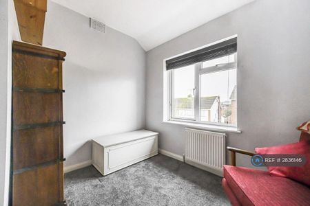 4 bedroom semi-detached house to rent - Photo 5