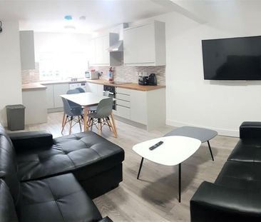 4 bedroom flat to rent - Photo 2
