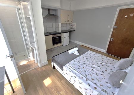 Oaklands, Bournemouth, BH3 - Photo 3