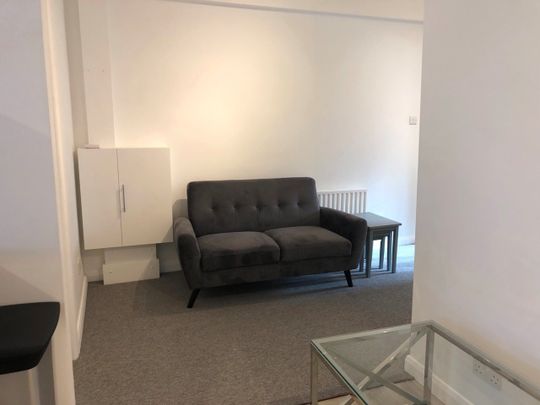 1 Bed Flat, Durnsford Road, SW19 - Photo 1