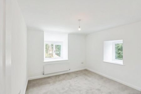 4 bedroom detached house to rent - Photo 2