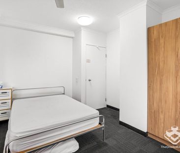 Room to relax, views to impress - Photo 3