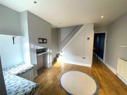 Edgell Road, Staines Upon Thames, Surrey, TW18 - Photo 1