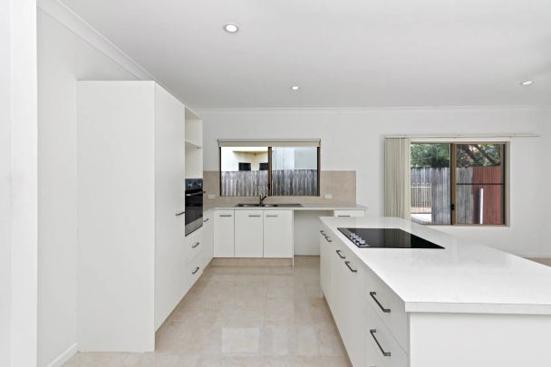 7 Savaii Close, - Photo 1