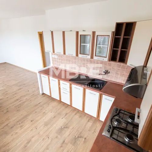 Světlý byt 2+kk s balkonem a krásným výhledem | Bruntál - Photo 1