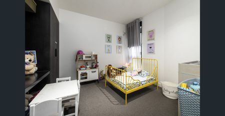 Spacious 3-Bed Apartment with Dual Parking in Prestigious Avenir, Hawthorn East - Photo 2