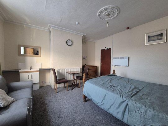 Studio to rent - Photo 1