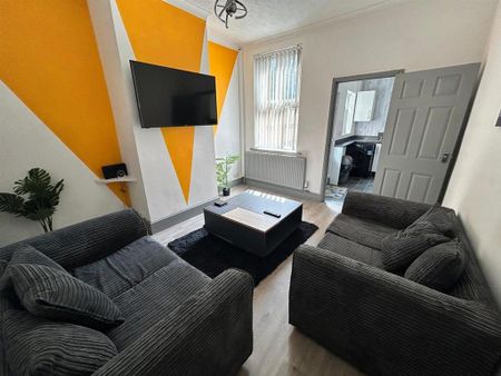 3 bedroom terraced house to rent - Photo 3