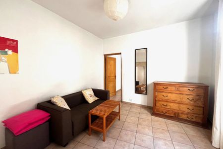 Appartement meublé 3 pieces et terrasse en centre ville - Photo 3