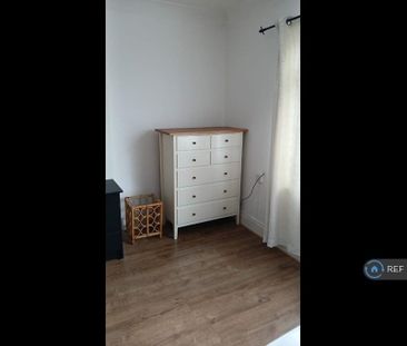 1 bedroom in a flat share to rent - Photo 5