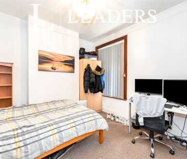 4 bedroom house to rent Frensham Road, PO4 - Photo 2