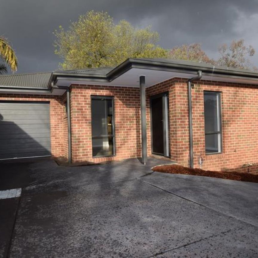 2/17 Greenville Street, Mooroolbark - Photo 1