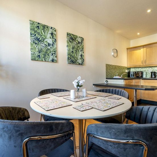 University Avenue - Photo 1