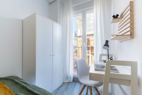 Calle de Tetuán, Madrid, Community of Madrid 28013 - Photo 1