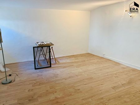 SAINT CANNAT - Appartement T3 de 85 m² rénové au 2ème étage avec grand garage - Photo 2