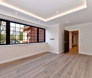 An exclusive, luxury apartment located on one of Beaconsfield's pre... - Photo 3