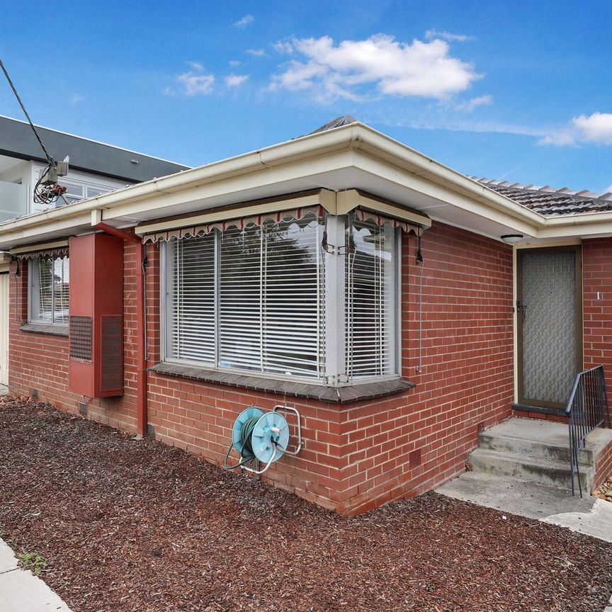 PRIME LIVING, PERFECT CONVENIENCE - Photo 1
