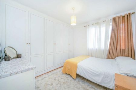 3 bedroom flat to rent - Photo 5