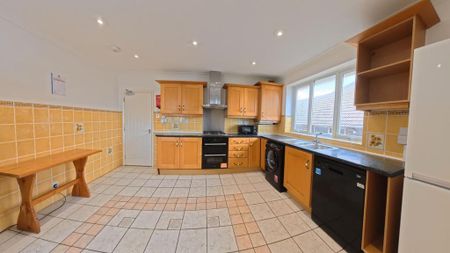 4 bedroom house to rent - Photo 3