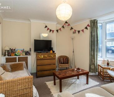 4 bedroom end of terrace house to rent - Photo 4