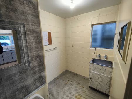 One bedroom unit in a handy location - Photo 4