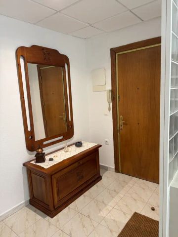 Piso de alquiler en Carrer Amadeu Vives, 27, Centre - Photo 2