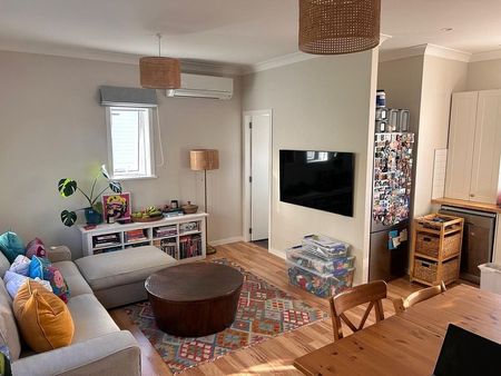 Two bedroom flat with great sun and view! - Photo 2