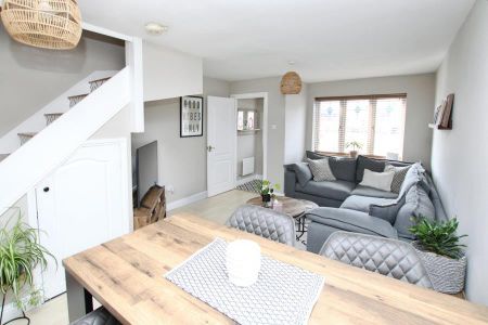 2 bedroom terraced house to rent - Photo 2