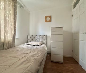 Britannia Crescent, Bristol, Stoke Gifford - Photo 2