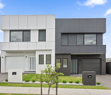 Stylish Townhouse - Photo 3