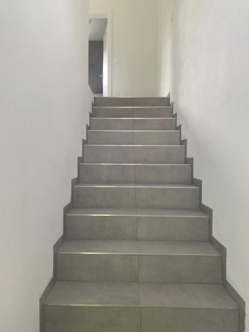 Erstbezug: Traumhafte Maisonette mit großzügigem, überdachtem Balkon - Photo 2