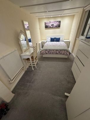 Room in a Shared House, Mayfield Road, CR7 - Photo 1