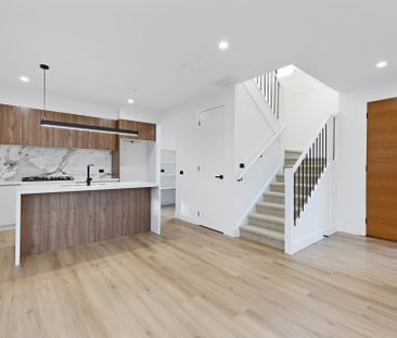 Stylish Townhouse in Superb Location - Photo 5