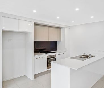 Boutique 3 Bedroom Townhouse - Photo 2