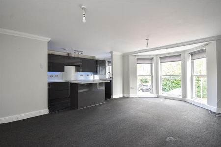 2 bedroom flat to rent - Photo 4