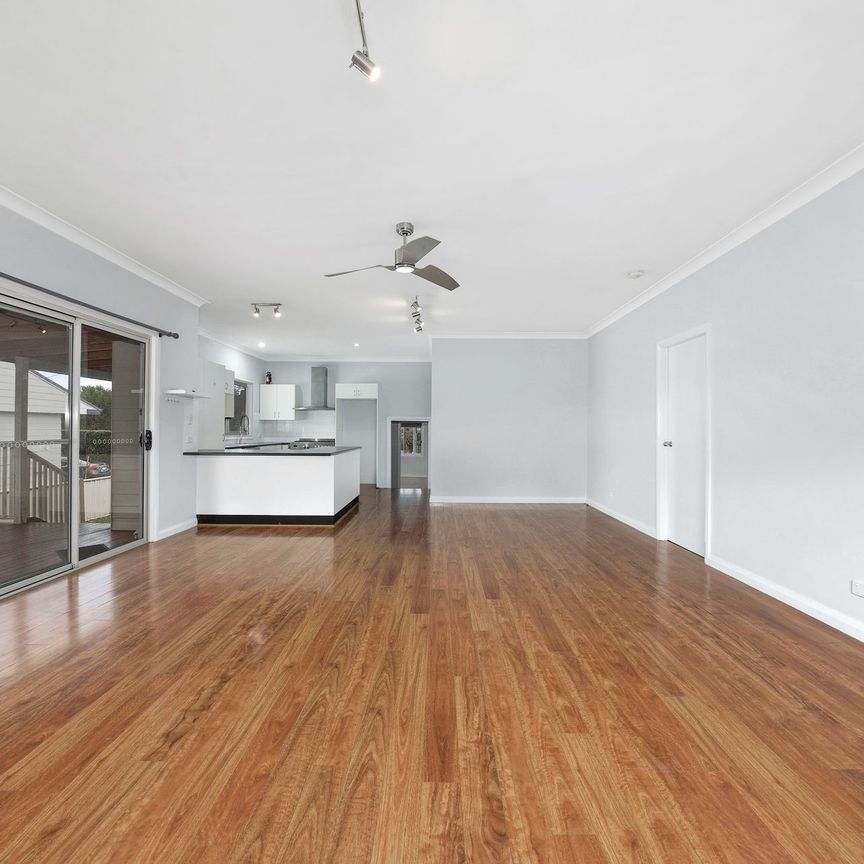 Comfortable Living in the Heart of Swansea - Photo 1