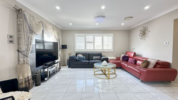 Modern & Spacious Family Home - Photo 1