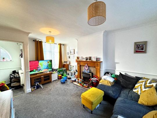 3 bedroom semi-detached house to rent - Photo 1