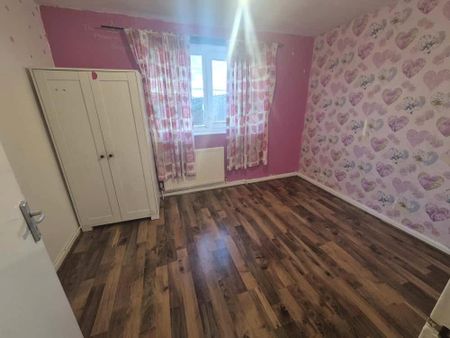 4 bedroom flat to rent - Photo 4