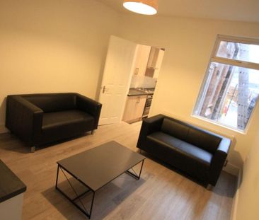 4 bedroom terraced house to rent - Photo 5