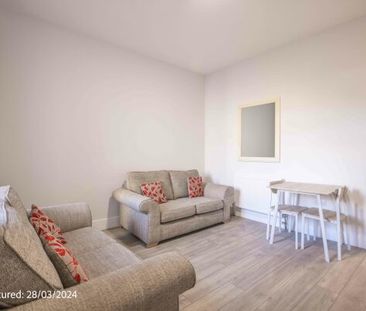 Ground floor, 4 Heslington Road - Photo 1