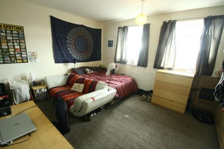 4 Bed - **bills Included** Coast Road, High Heaton, Ne7 - Photo 5