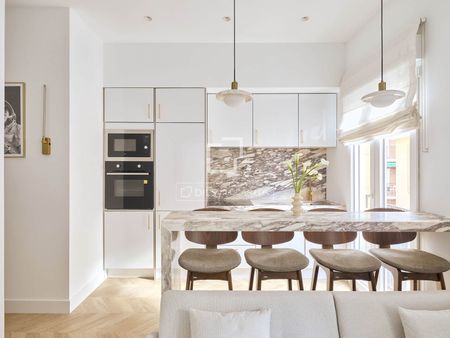Excellent 2 Bedroom apartment for rent in La Latina, Madrid - Photo 2