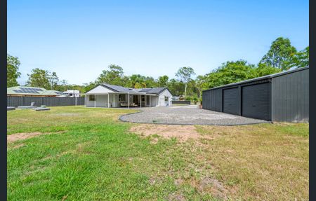 Private and fully renovated five-bedroom lifestyle home offering modern comfort, expansive outdoor space, and versatile storage on a generous 4,379sqm - Photo 2