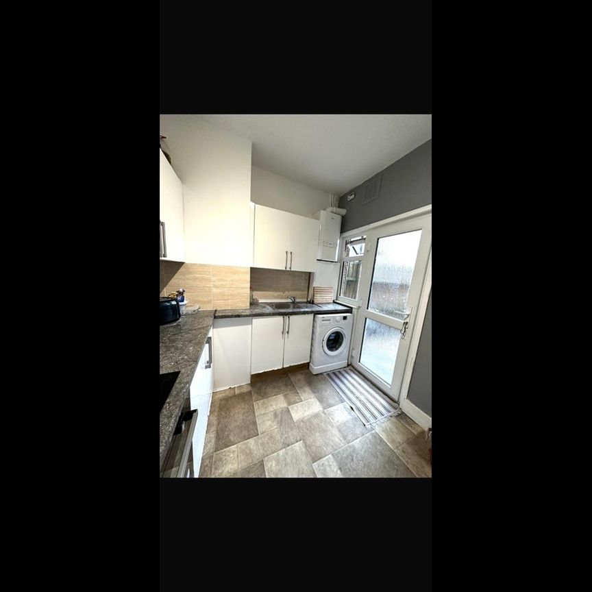 Room in a Shared House, Shelbourne Road, N17 - Photo 1