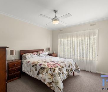 NEAT AS A PIN! - Photo 4