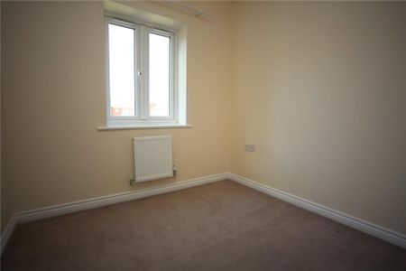 3 bedroom end of terrace house to rent - Photo 4