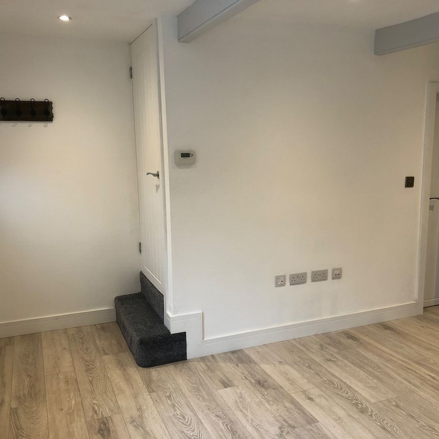 1 Bed End Terrace, Haleys Yard, LS13 - Photo 1