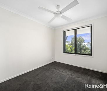 Modern Townhouse with Complex Pool & Superb Pimpama Location - Photo 2