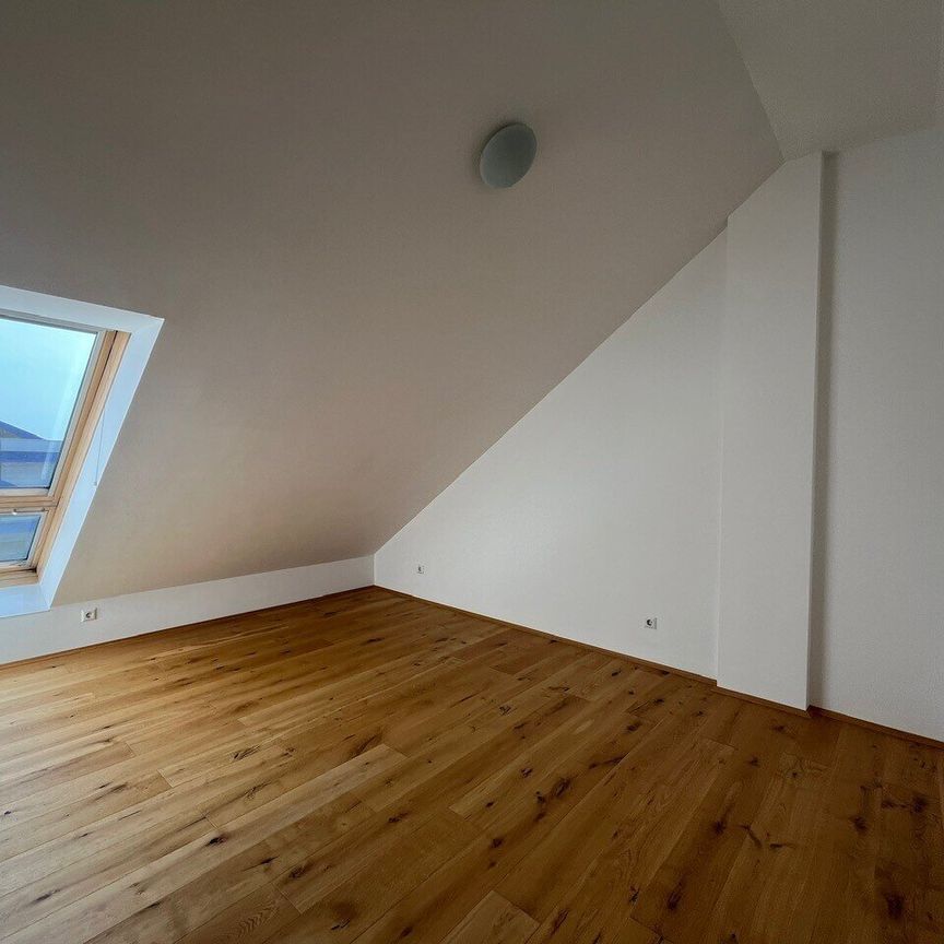 Wunderschöne, perfekt aufgeteilte 3-Zimmer-Altbauwohnung mit kleiner Dachterrasse in absoluter Bestlage, direkt gegenüber der Karl-Franzens-Universität – WG geeignet – Provisionsfrei - Foto 1